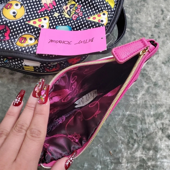 Betsey Johnson Emoji Train Case - Picture 5 of 9